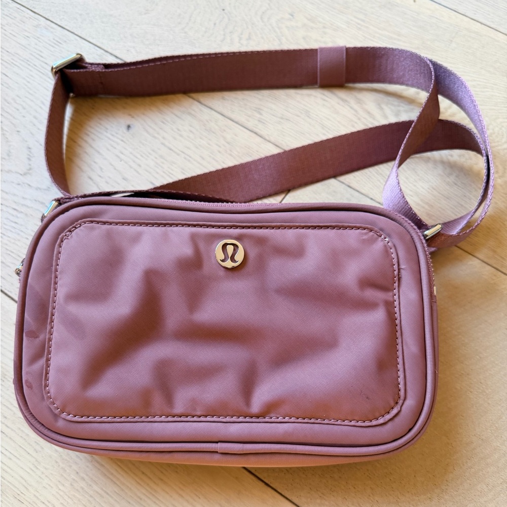 Lululemon Spiced Chai Crossbody Camera Bag - EUC - Picture 2 of 6
